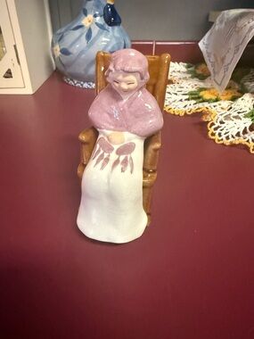Vintage Ceramic old grandma salt and pepper shaker